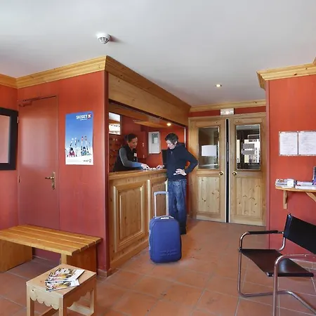Vacanceole - Vega Aparthotel 2*